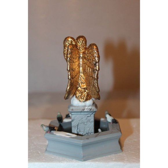 Dept 56 Heritage Village - Spirit of the Season - Picture 2 of 5